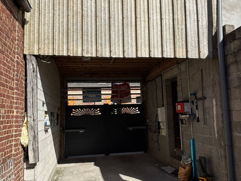 Maison dans bourg avec commerces — photo 1