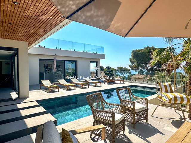 À VENDRE VILLA CONTEMPORAINE DE 350M² 8 PIÈCES AVEC VUE MER, À PIED DES PLAGES ET DES COMMERCES DES ISSAMBRES — photo du bien