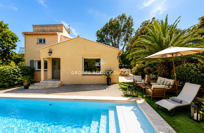VILLA À VENDRE AVEC 4 CHAMBRES ET PISCINE À 100M DES CRIQUES DE SAINT-AYGULF — photo 5