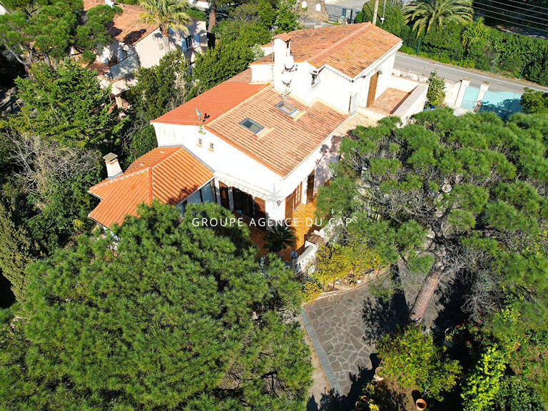 À VENDRE VILLA PROVENÇALE 3 APPARTEMENTS CENTRE ET MER À PIED, AUX ISSAMBRES — photo 1