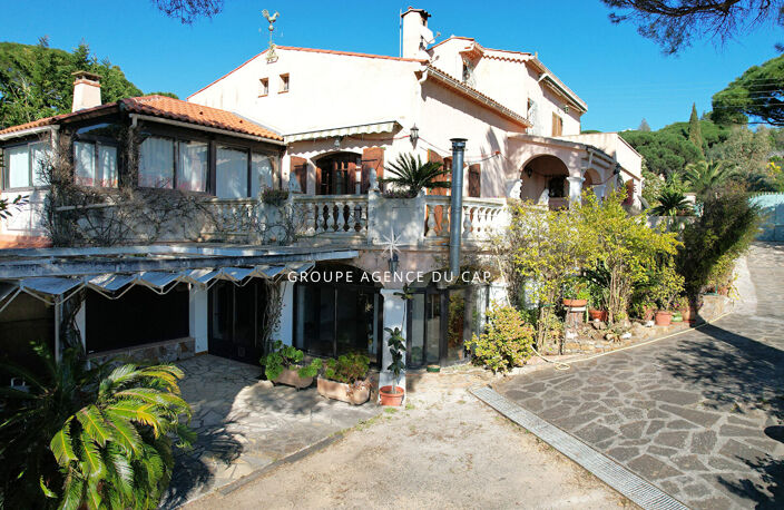 À VENDRE VILLA PROVENÇALE 3 APPARTEMENTS CENTRE ET MER À PIED, AUX ISSAMBRES — photo 2