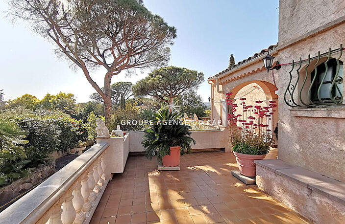À VENDRE VILLA PROVENÇALE 3 APPARTEMENTS CENTRE ET MER À PIED, AUX ISSAMBRES — photo 4