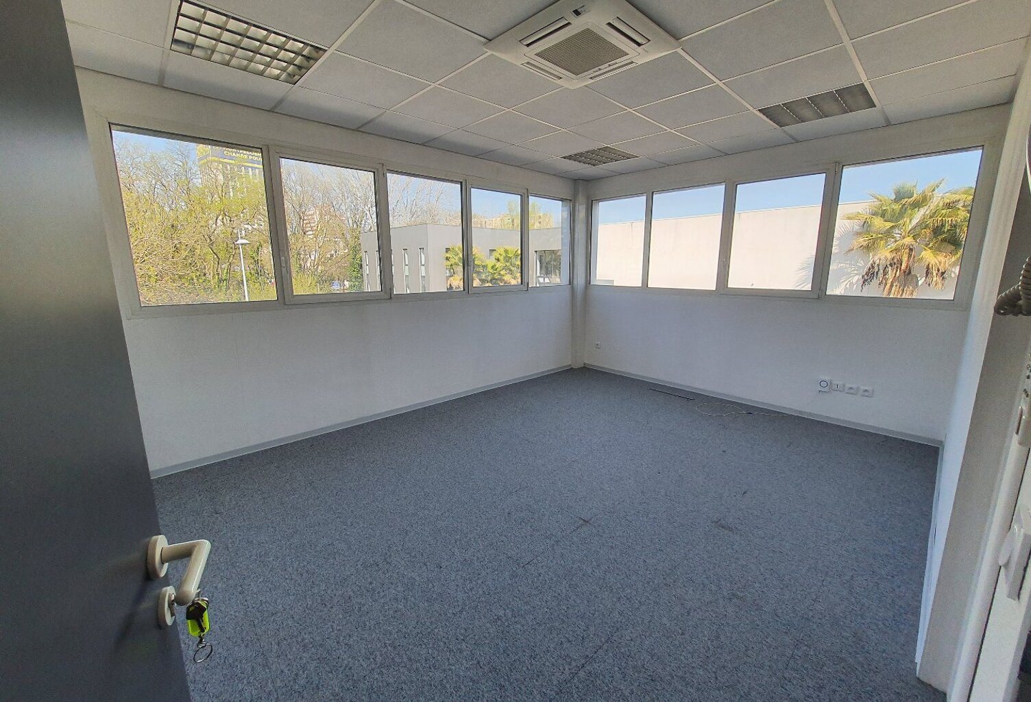 Bureau — photo 1