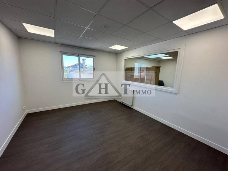 BUREAUX 30M² A LOUER MONTGERON — photo 1