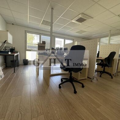 Local industriel  480000 €