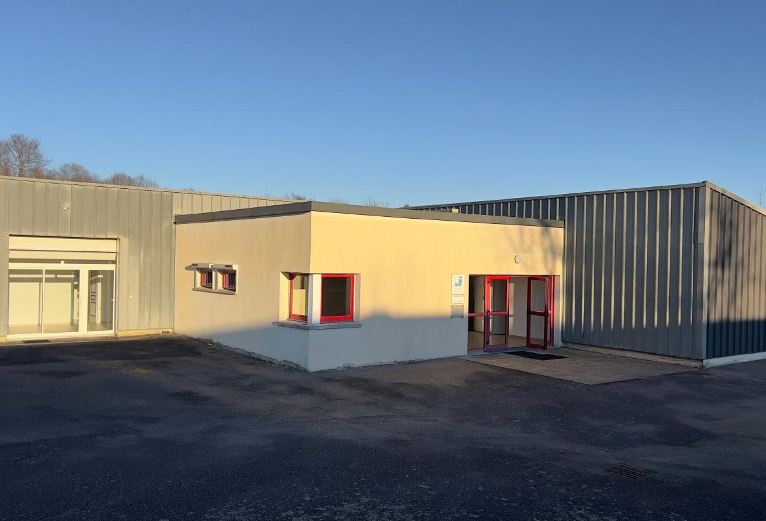 Bâtiment industriel À Vendre — photo 1