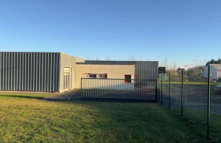 Bâtiment industriel À Vendre — photo 2