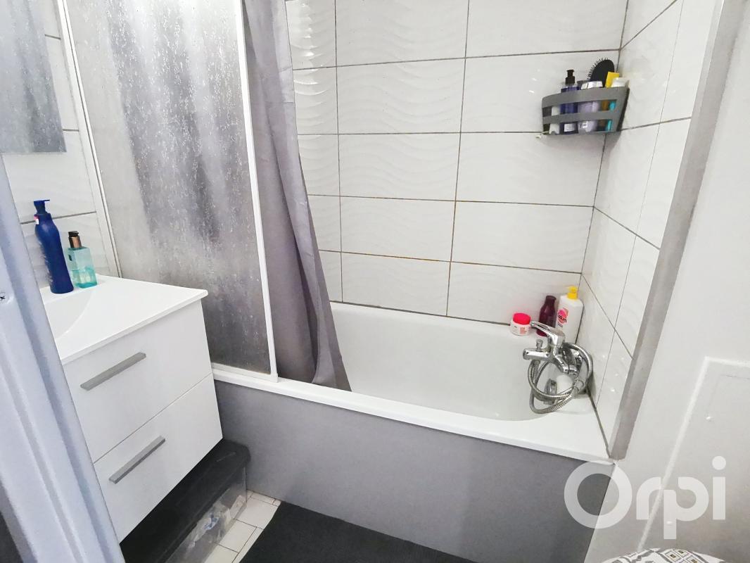 Photo A vendre studio de 23 m² avec belle terrasse de 7 m² dans rés... image 4/4