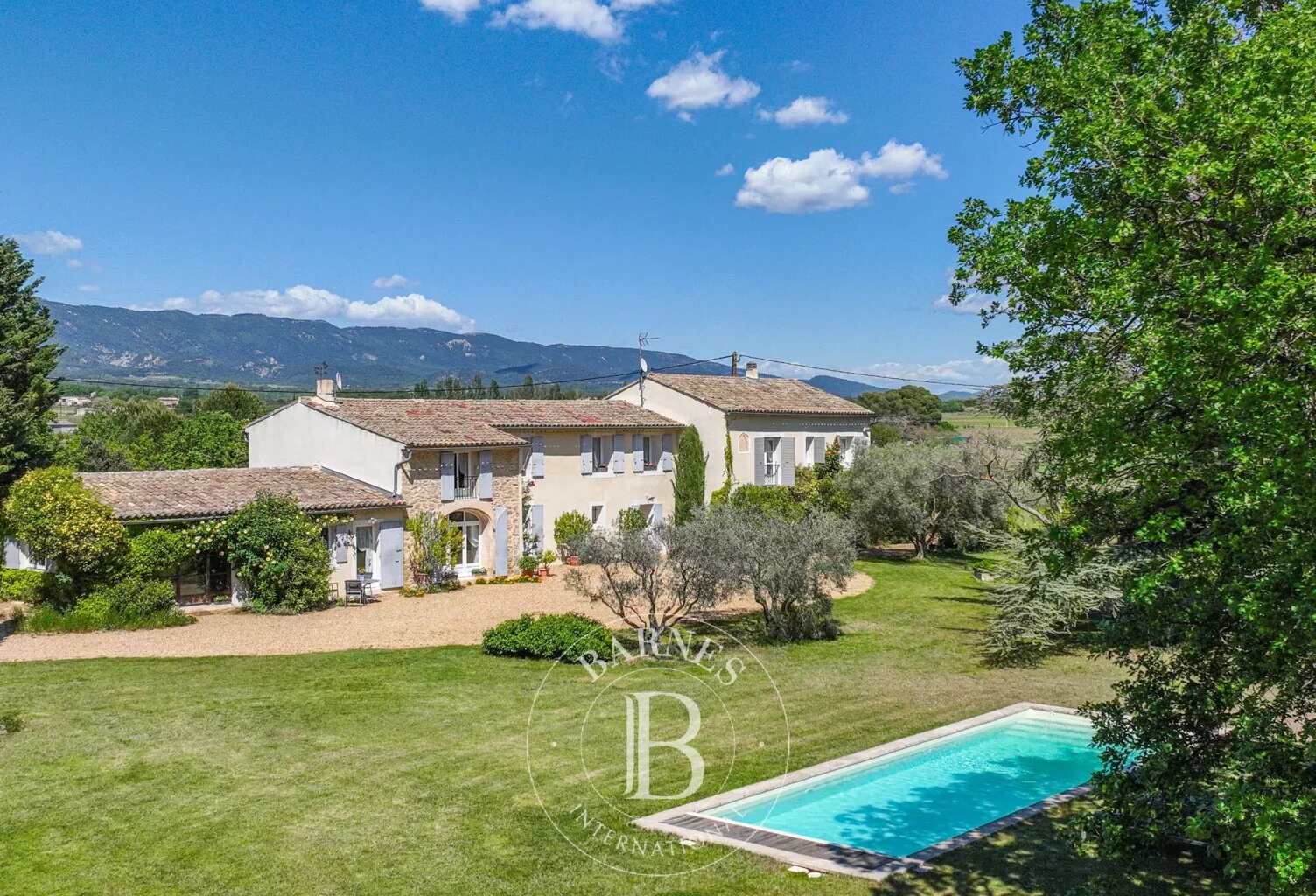 LOURMARIN - PROPRIETE- 5 CHAMBRES - PISCINE - PARC DE 6.5 HA — photo 1