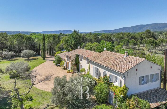 LOURMARIN - PROPRIETE- 5 CHAMBRES - PISCINE - PARC DE 6.5 HA — photo 2