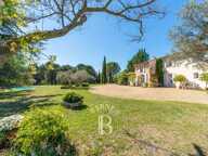 LOURMARIN - PROPRIETE- 5 CHAMBRES - PISCINE - PARC DE 6.5 HA — photo 3