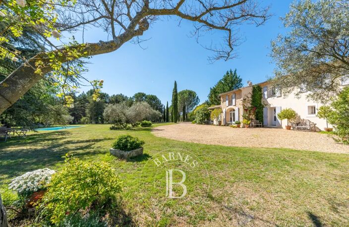 LOURMARIN - PROPRIETE- 5 CHAMBRES - PISCINE - PARC DE 6.5 HA — photo 3
