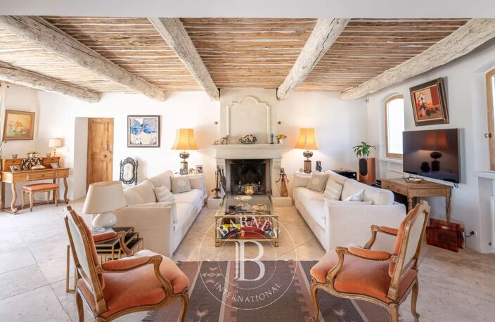 LOURMARIN - PROPRIETE- 5 CHAMBRES - PISCINE - PARC DE 6.5 HA — photo 5