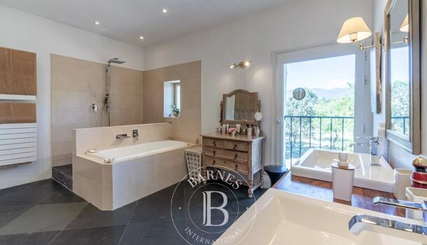 Propri&eacute;t&eacute; 14 pièces  à vendre Lourmarin 84160