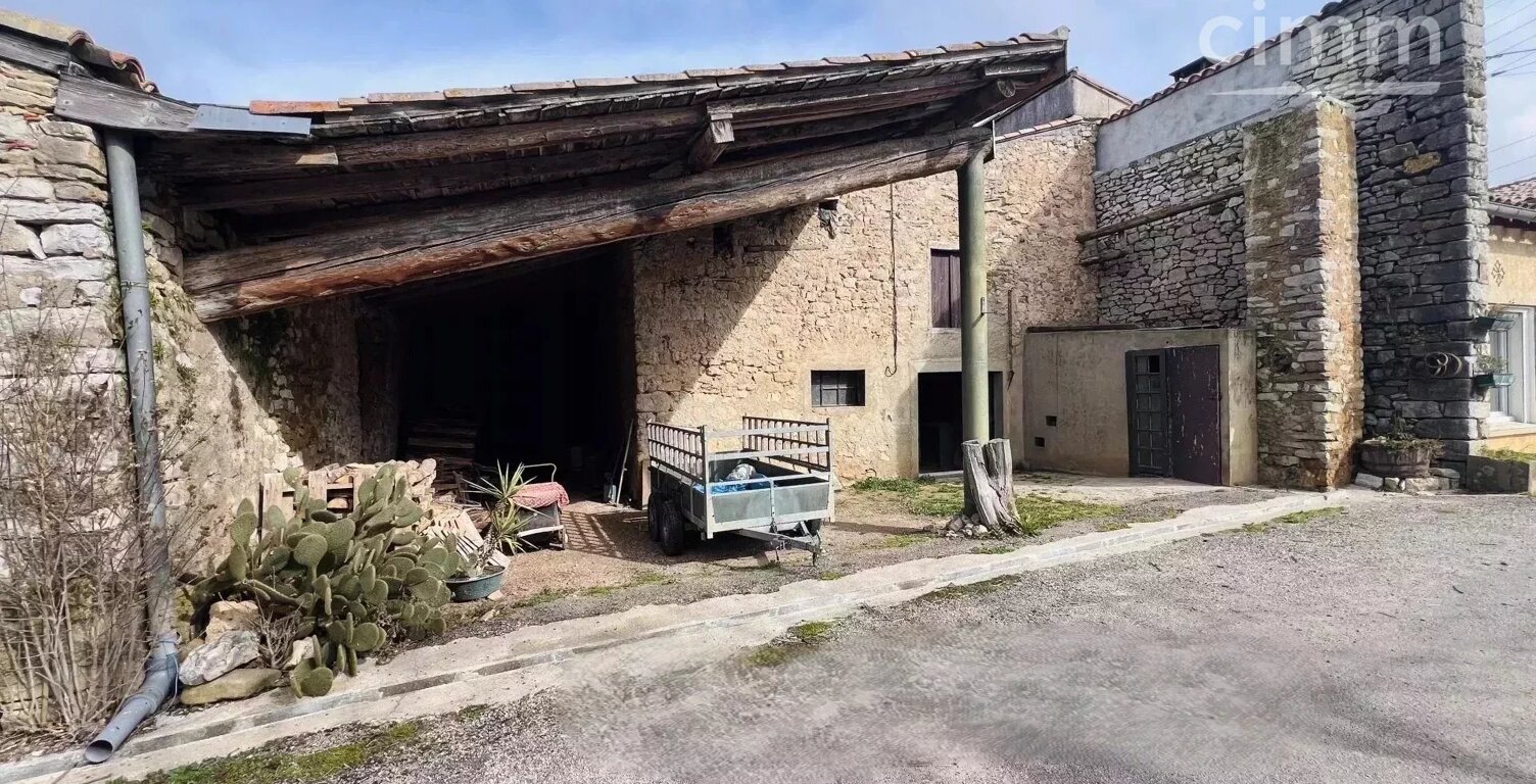 Belle grange avec extérieur à rénover — photo 1