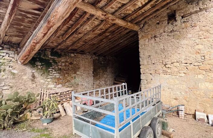 Belle grange avec extérieur à rénover — photo 4