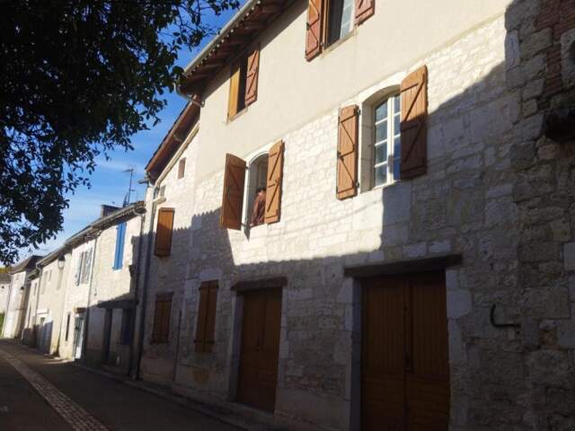 Lascabanes. Maison mitoyenne , bon potentiel. — photo du bien
