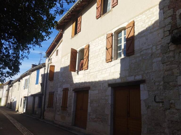 Lascabanes. Maison mitoyenne , bon potentiel. — photo 1