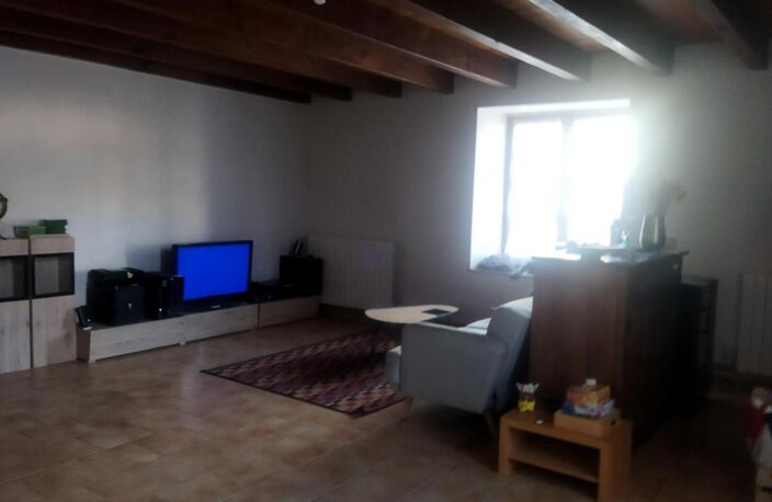 Lascabanes. Maison mitoyenne , bon potentiel. — photo 3