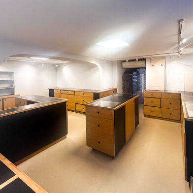 Commerce  682500 €