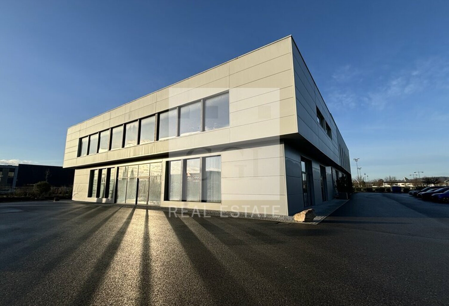 BUREAUX à LOUER — photo 1