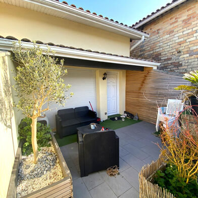 Immeuble  894400 €