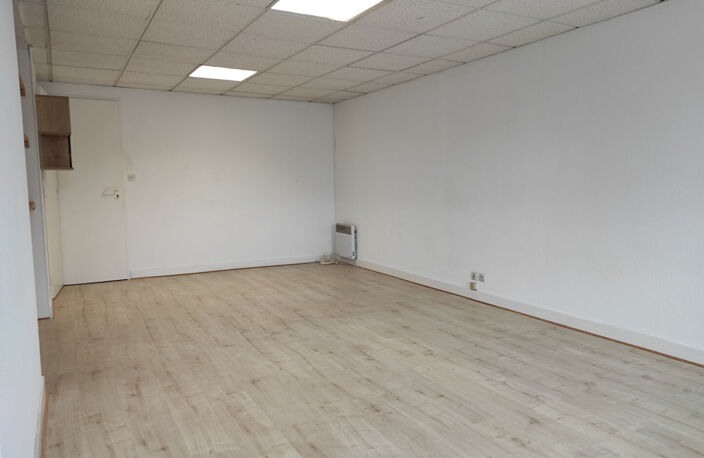 A louer bureau  50 m2 avec parking à Bordeaux — photo 2