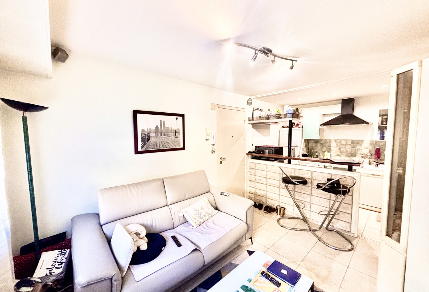 CANNES BAS PETIT JUAS MAGNIFIQUE T2 DE 30 M2 CAVE — photo 1