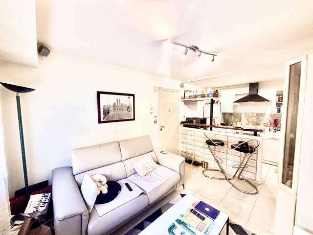 CANNES BAS PETIT JUAS MAGNIFIQUE T2 DE 30 M2 CAVE — photo du bien