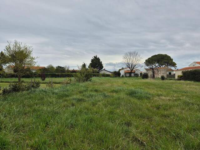 Terrain à vendre - LE CHATEAU D'OLERON — photo du bien
