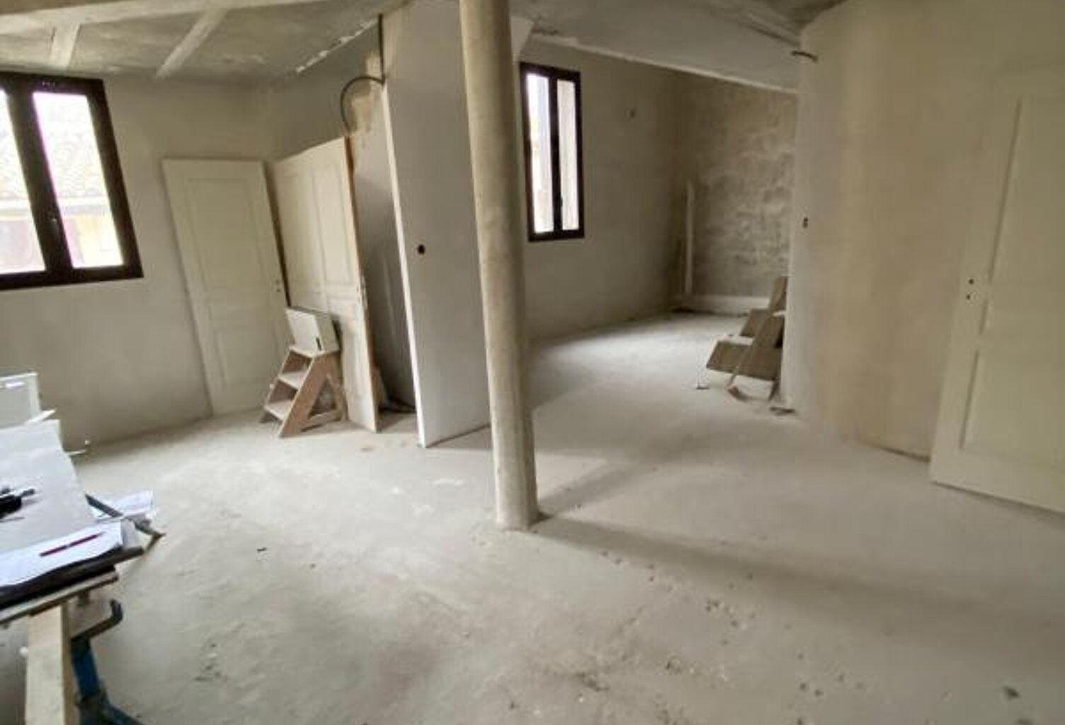 Maison de village. rénovation à finir. À Vendre — photo 1