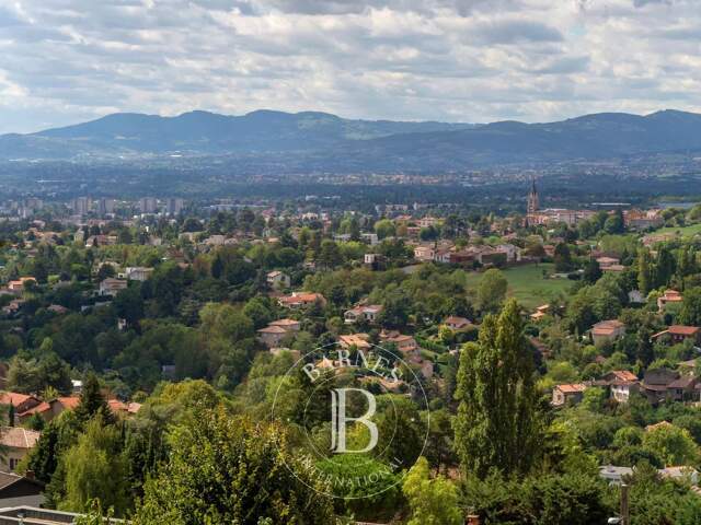 EXCLUSIVITÉ - Saint-Cyr-au-Mont-d’Or - Maison de 197,63 m² – Terrain de 5318 m² - 4 Chambres — photo du bien