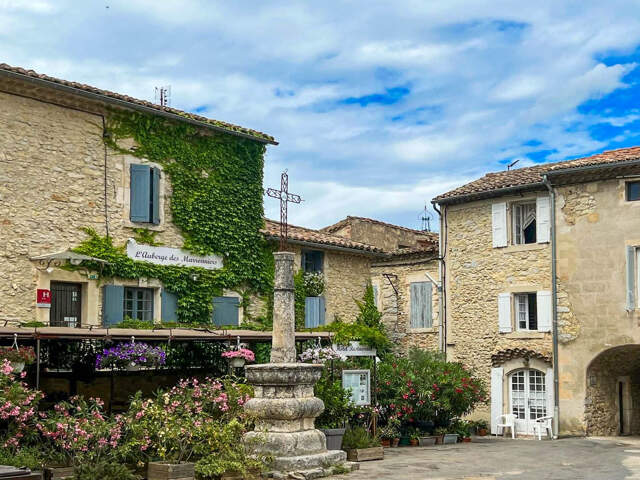 ENTRE UZES ET ARDECHE : Maison P5 dans superbe village médié — photo du bien
