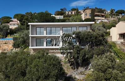 Penthouse refait à neuf disposant d'une magnifique vue sur la me — photo du bien