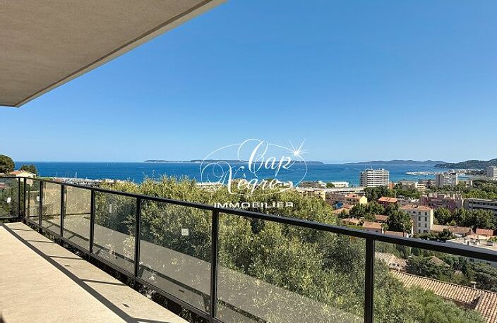 Penthouse refait à neuf disposant d'une magnifique vue sur la me — photo 3