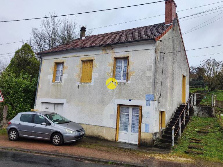 MAISON A RÉNOVER CENTRE VILLE  JOUET-SUR-L'AUBOIS — photo 1