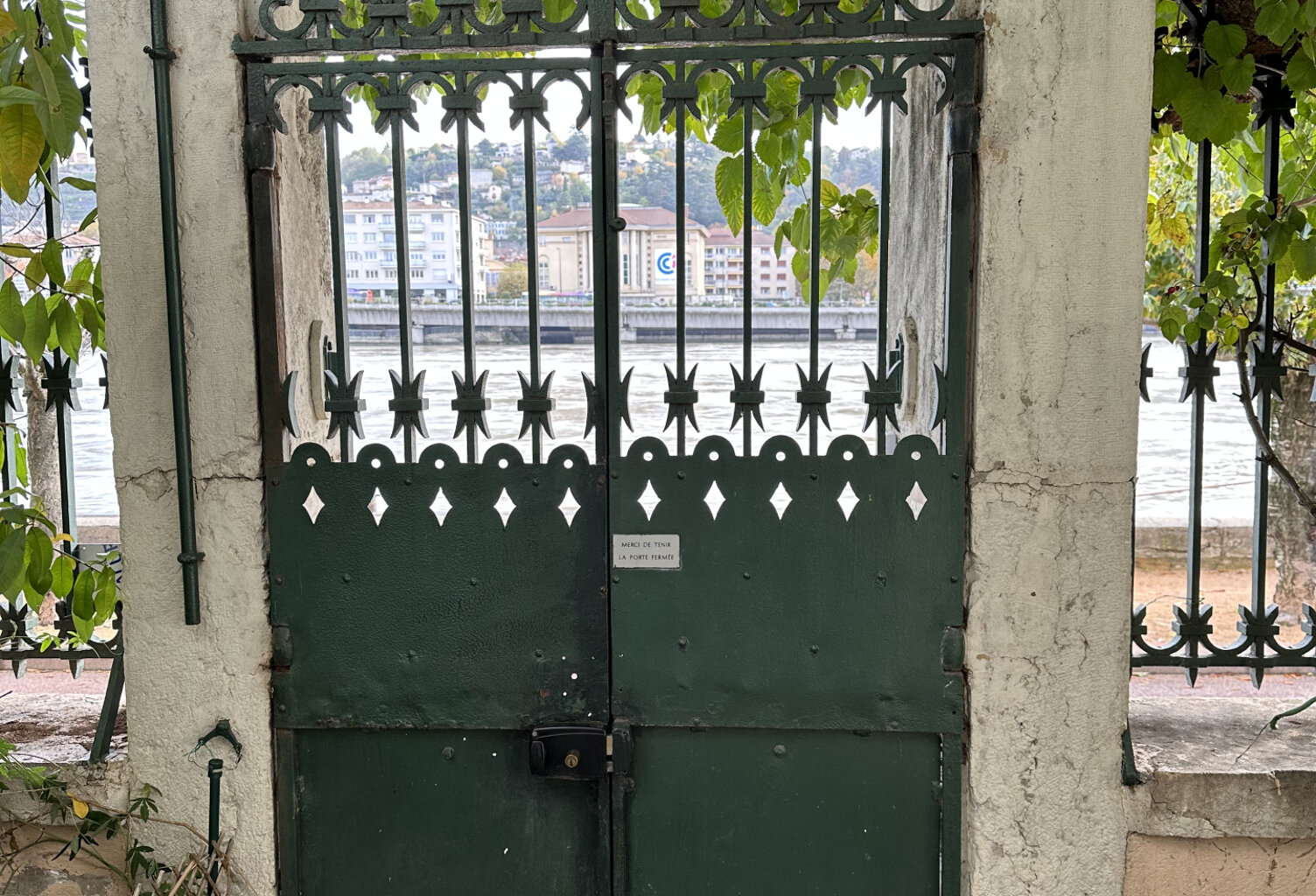 VIAGER OCCUPE SANS RENTE - BEL ANCIEN BORD DE RHÔNE - 103m2 — photo 1