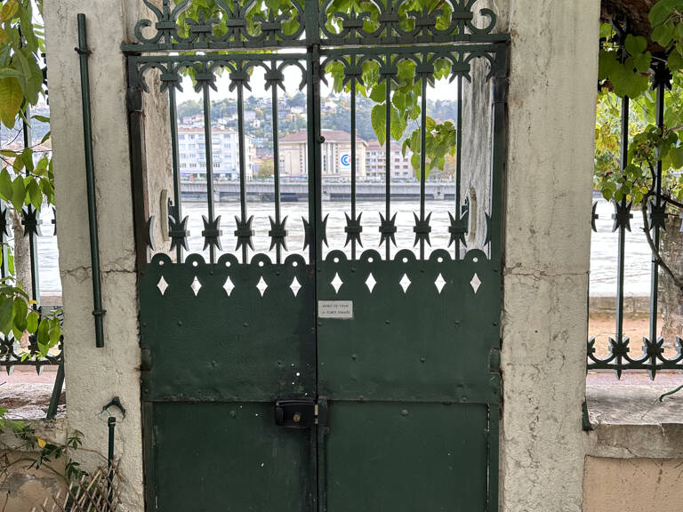 VIAGER OCCUPE SANS RENTE - BEL ANCIEN BORD DE RHÔNE - 103m2 — photo 1