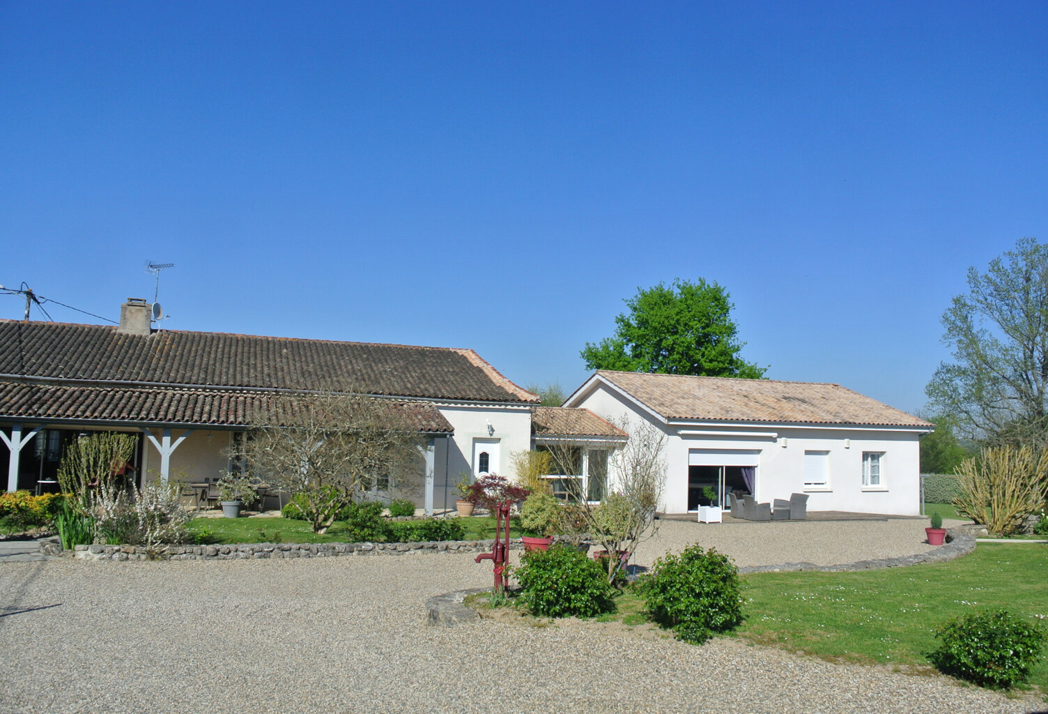 Propriété avec 2 habitations et 6 chambres et un bureu au to — photo 1