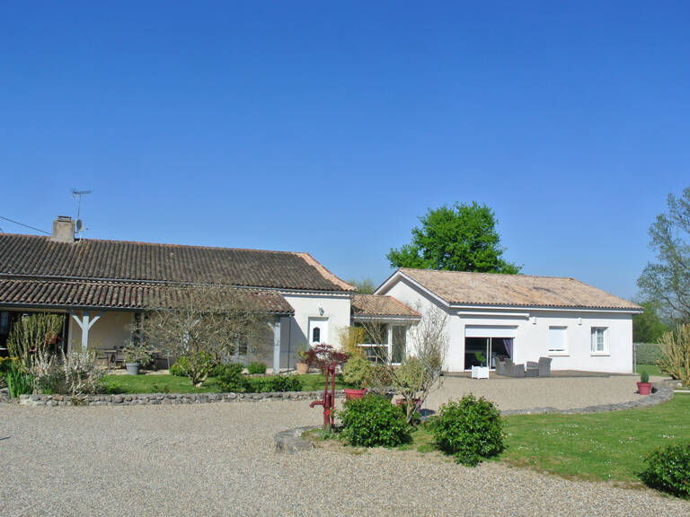 Propriété avec 2 habitations et 6 chambres et un bureu au to — photo 1