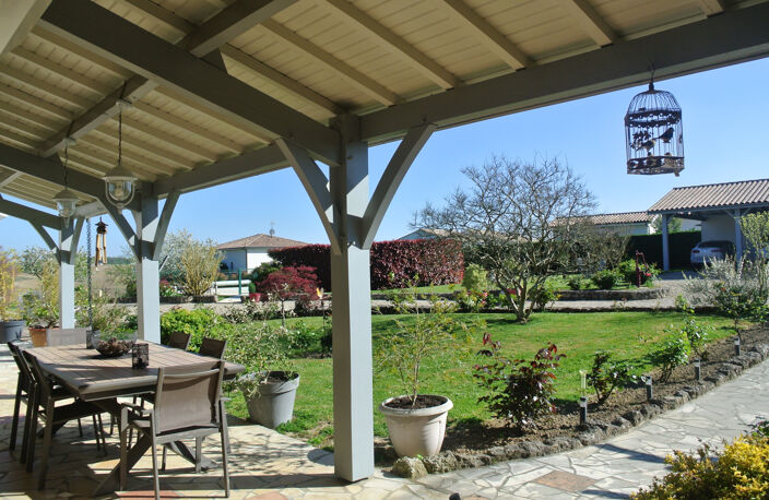 Propriété avec 2 habitations et 6 chambres et un bureu au to — photo 2