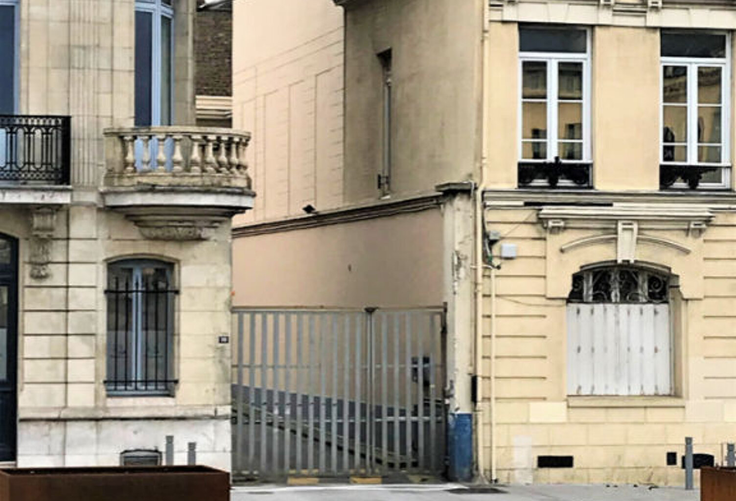 EMPLACEMENT MOTO — photo 1