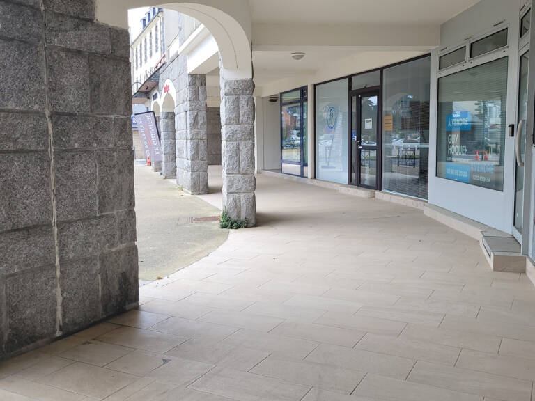 RARE sur ST QUAY PORTRIEUX, Local sur le port .... — photo 1