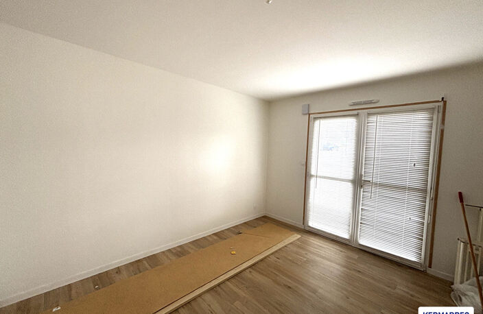 A VENDRE Local Commercial/Bureaux 2 pièces à DOMAGNÉ 45,37 m² - 96 700  HAI — photo 3