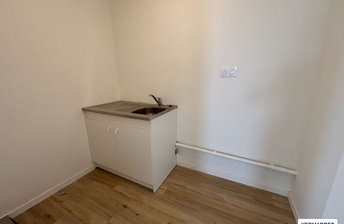 A VENDRE Local Commercial/Bureaux 2 pièces à DOMAGNÉ 45,37 m² - 96 700  HAI — photo 4