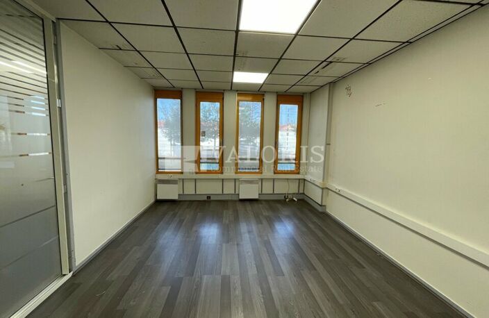 BUREAUX à LOUER — photo 3