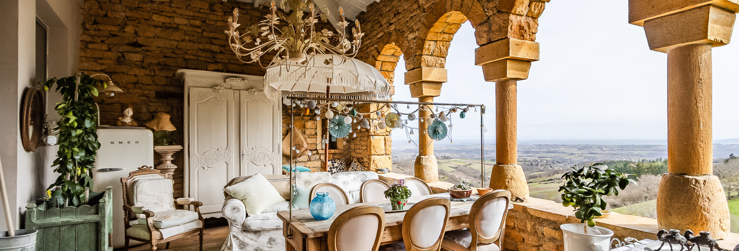 Maison 8 Pièces 188 m² à vendre à Ville-sur-Jarnioux (69640)