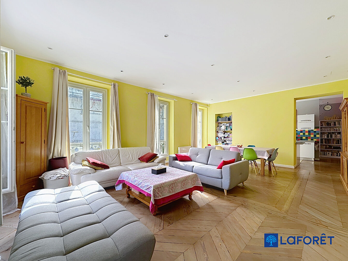 Photo Rare et Prestigieux. Appartement de 143 m² dans un Immeuble B... image 1/4