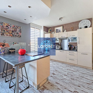 Appartement 4 pièces 211000 €