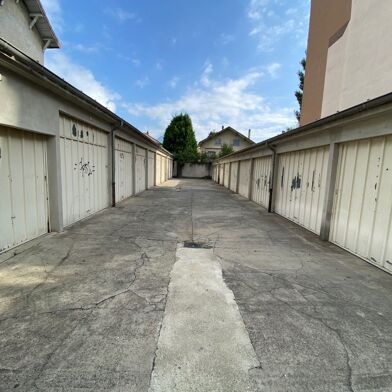 Garage  75 €